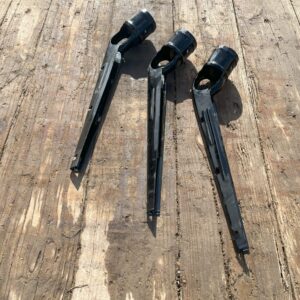 Barbed Wire Arms 45° - Galvanized Steel - Black